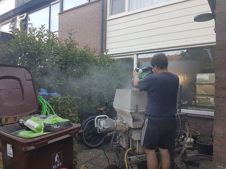 WARP Systems eengezinswoning SpeeTile systeem SpeeTop vulmassa met pomp verwerken