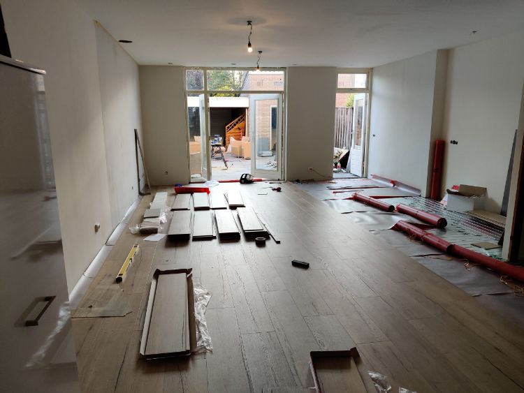 WARP Systems eengezinswoning SpeeTherm Systeem afwerkvloer leggen