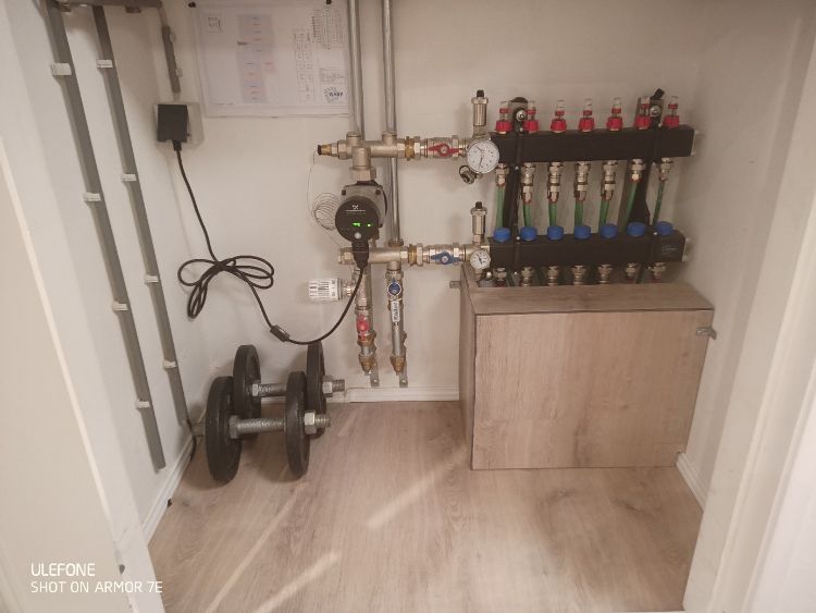 WARP Systems eengezinswoning SpeeTile systeem verdeler met afwerkvloer