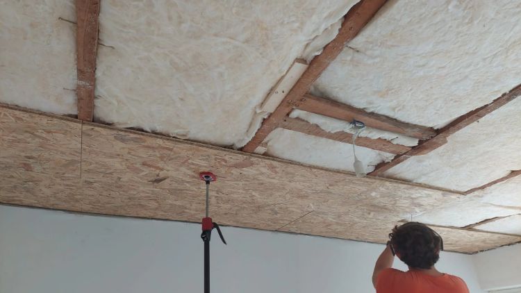 WARP Systems tussenwoning SpeeTile plafondverwarming voor installatie