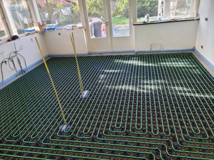 Vloerverwarming gelegd in kamer 