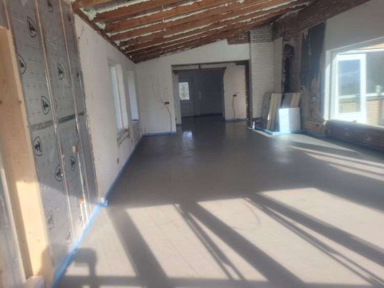 Vloer afgestort met vulmassa 