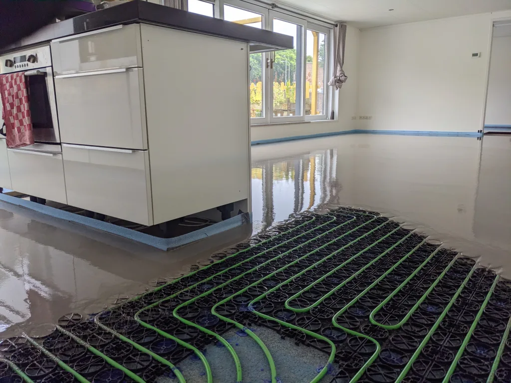 WARP Systems keuken deels afgestort met SpeeTop vulmassa