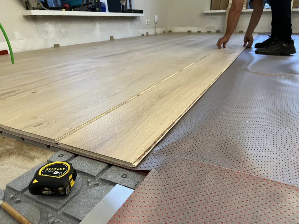 WARP Systems woonkamer vrijstaande woning tijdens installatie SpeeTherm