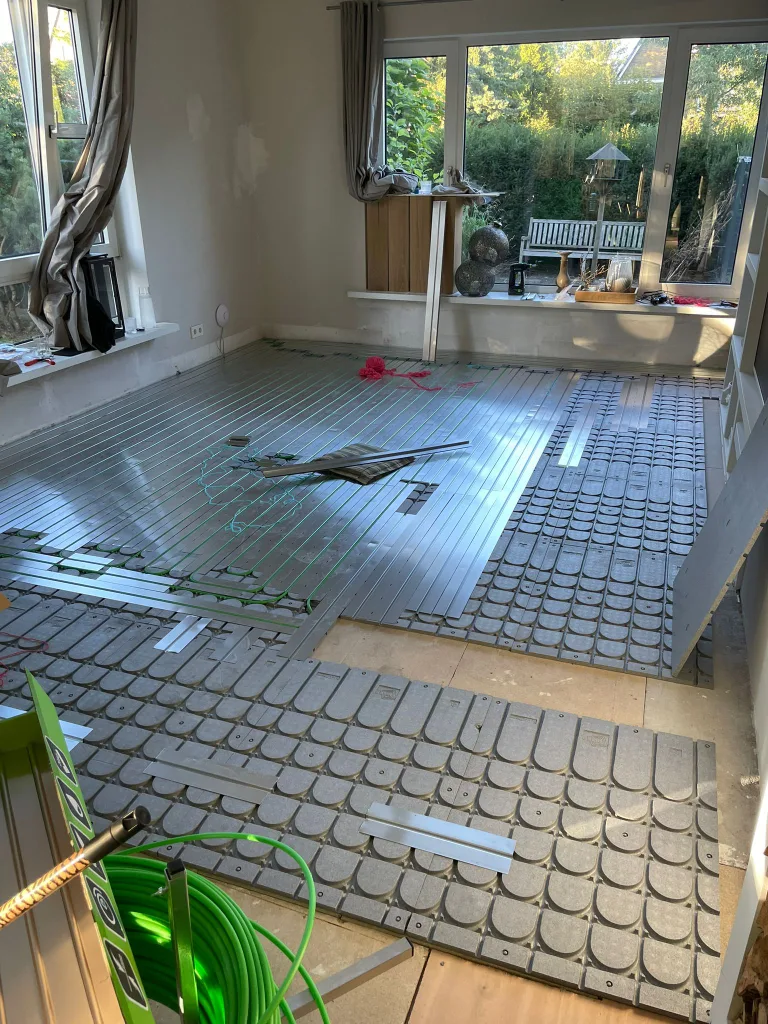 WARP Systems woonkamer vrijstaande woning tijdens installatie SpeeTherm