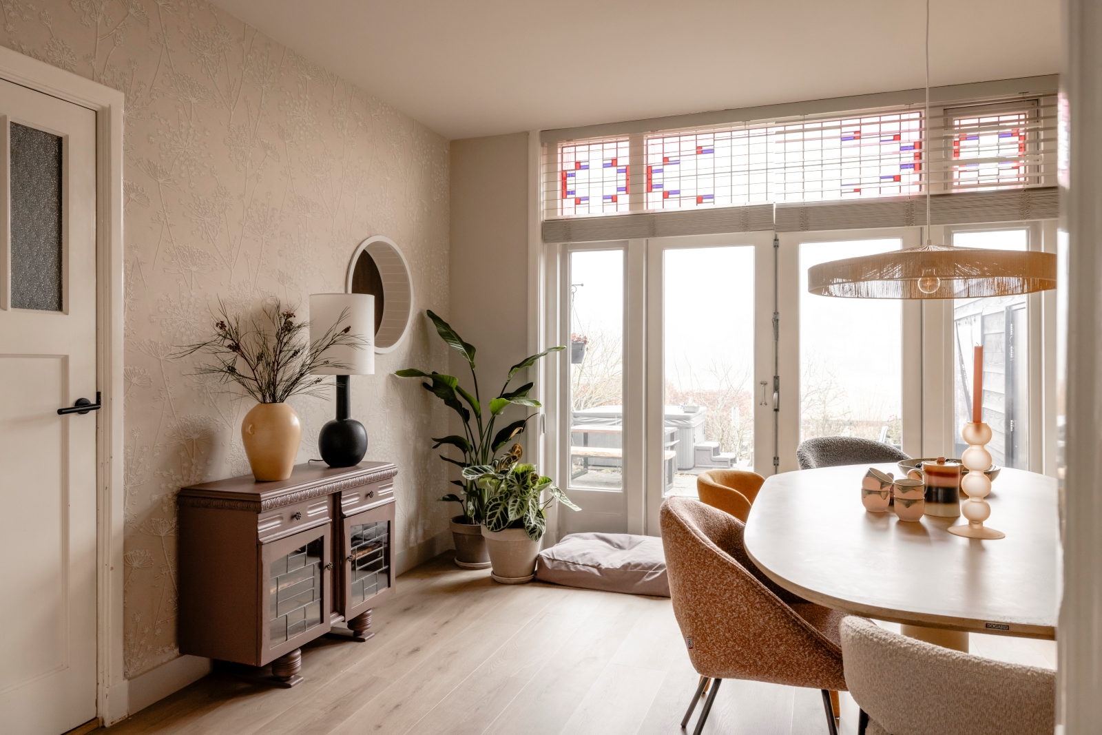 eetkamer met vloerverwarming ingericht