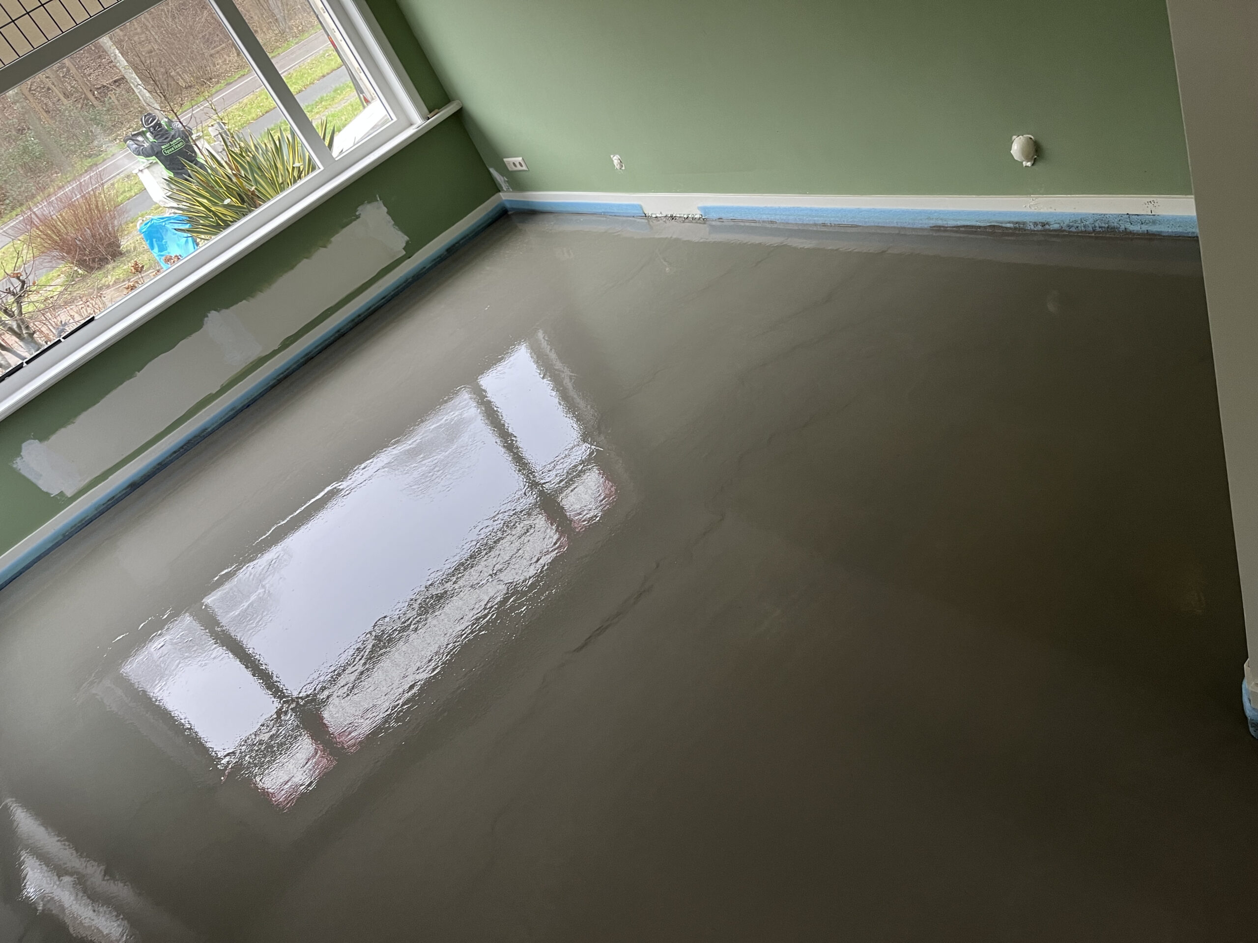 woonkamer met vloerverwarming en vulmassa