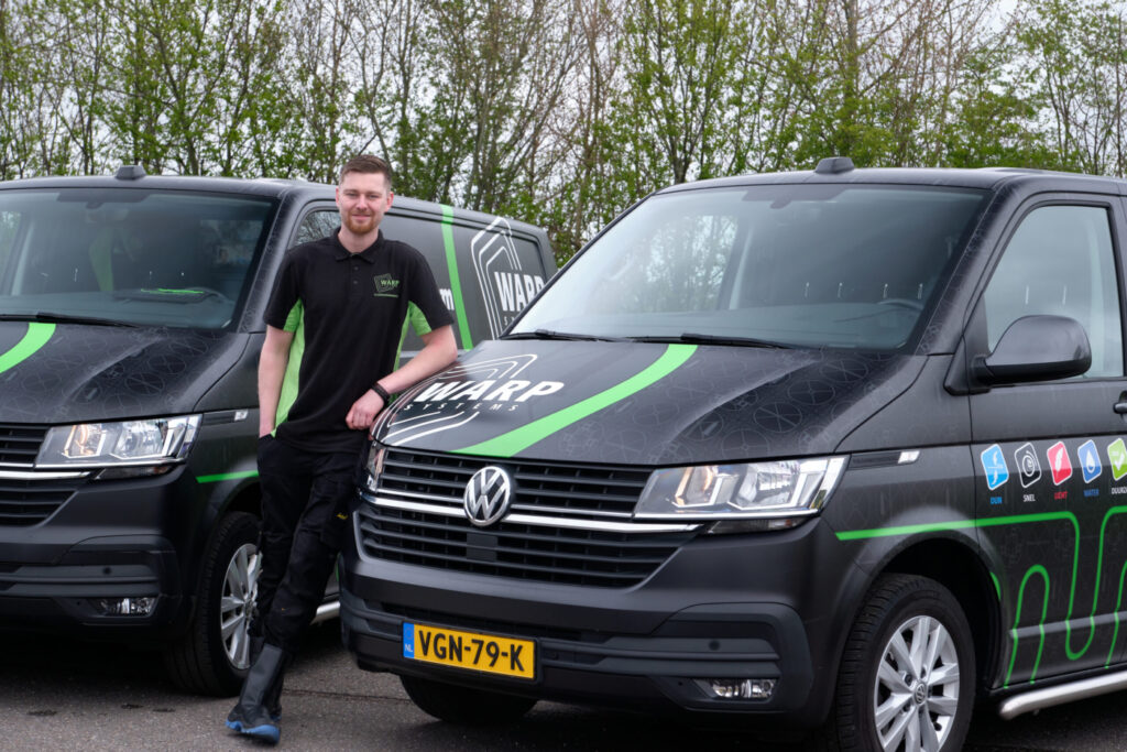 medewerker bij bedrijfswagen