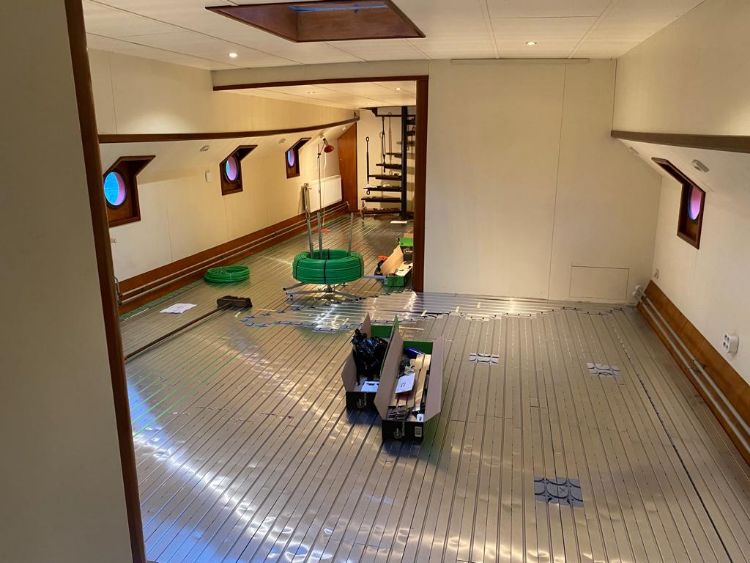 Installatie vloerverwarming woonschip