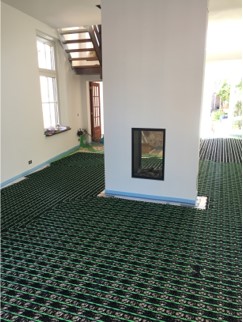 Vloerverwarming in woonkamer door WARP Systems