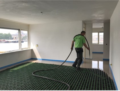 Vulmassa wordt gestort door WARP Systems